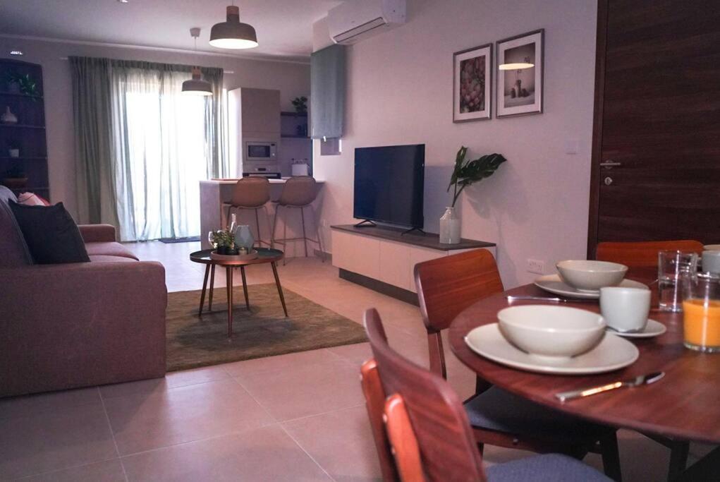 Spacious 3 Bedroom Located With Sea Views Appartement *
