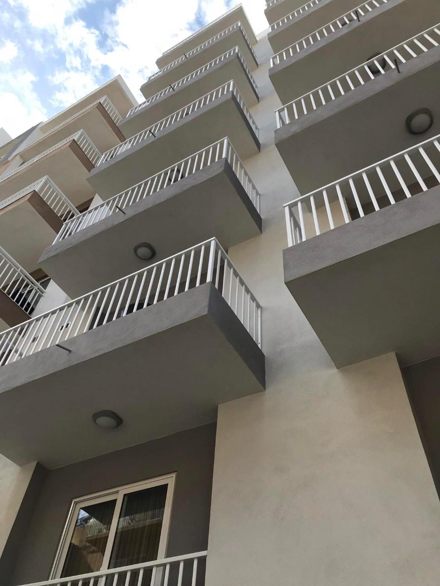 Spacious 3 Bedroom Located With Sea Views