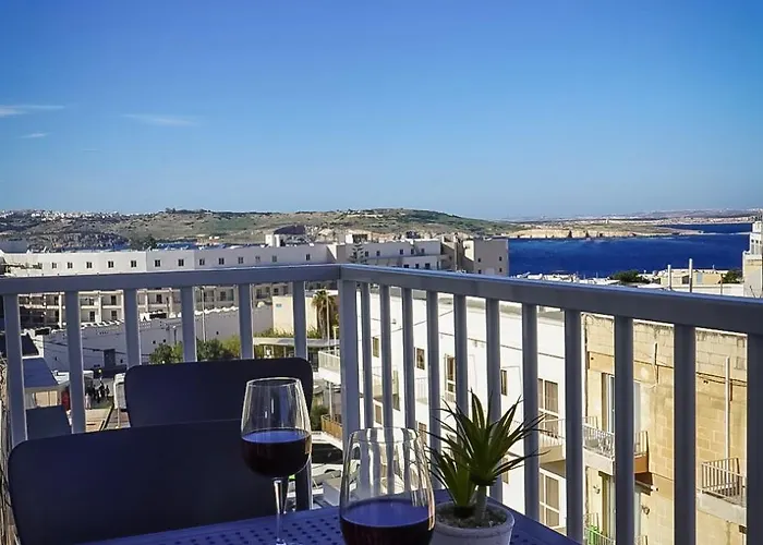 Spacious 3 Bedroom Central Located With Sea Views