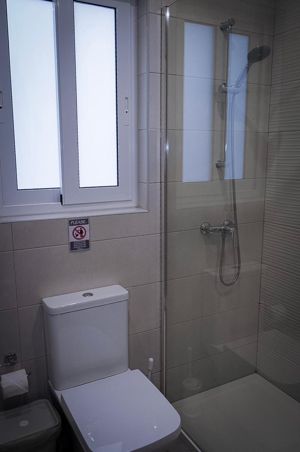 Spacious 3 Bedroom Located With Sea Views